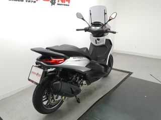 PIAGGIO BEVERLY 300 HPE 2022 5642 kms.