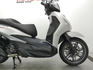PIAGGIO BEVERLY 300 HPE 2022 5642 kms.