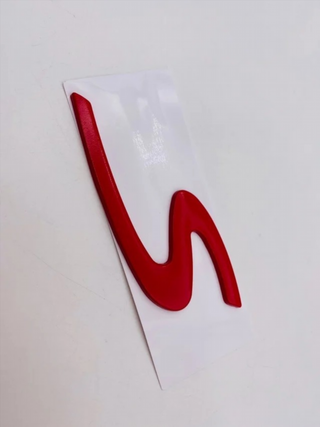 EMBLEMA LETRA S PORSCHE ROJA PLATA NEGRA