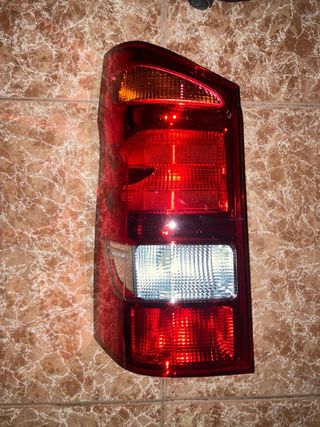 Piloto Trasero Izquierdo Mercedes-Benz