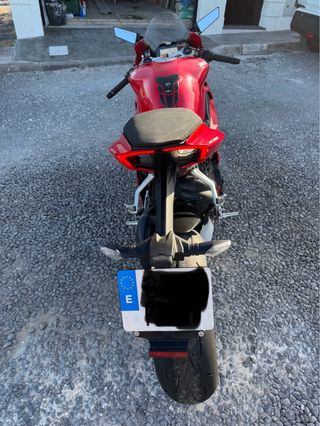 Ducati Panigale V4 Roja Deportiva