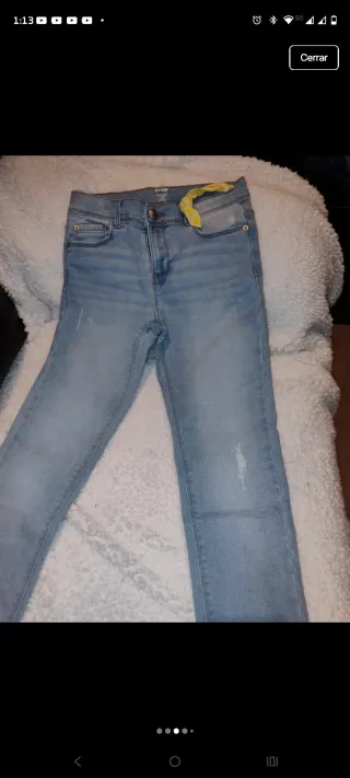 Vaqueros niña desgastados