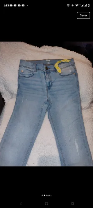 Vaqueros niña desgastados