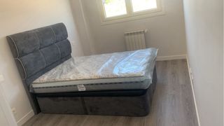 Canape abatible con cabecero gris