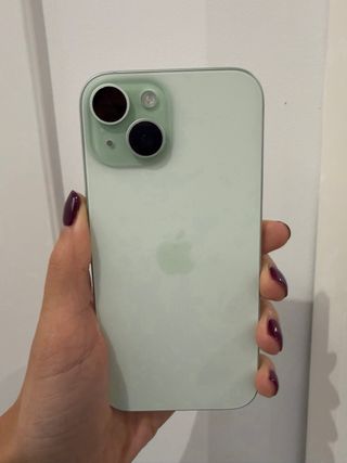 iPhone 15 Verde - Como Nuevo
