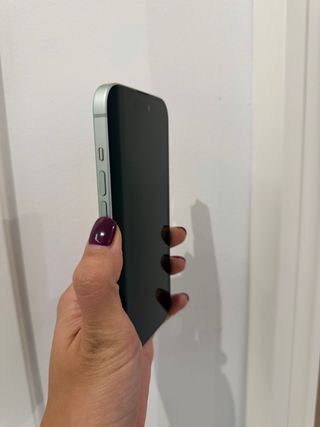 iPhone 15 Verde - Como Nuevo