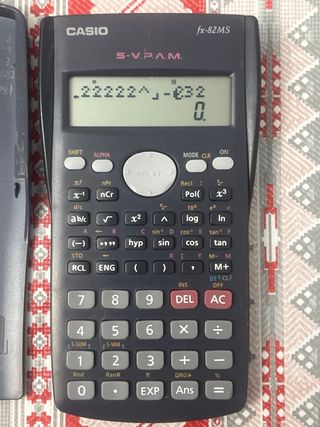 Calculadora Científica Casio fx-82MS