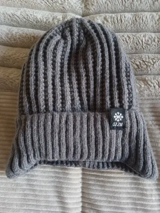Gorro de lana gris con forro polar