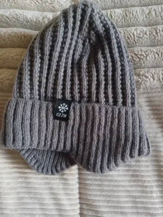 Gorro de lana gris con forro polar