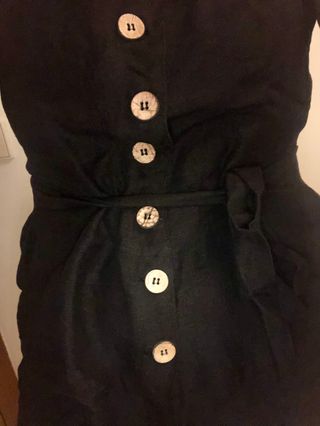 Mono Negro Cinturón con Escote en V