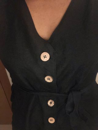 Mono Negro Cinturón con Escote en V