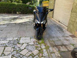 Yamaha TMAX Negra - Maxi Scooter