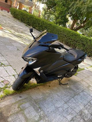 Yamaha TMAX Negra - Maxi Scooter