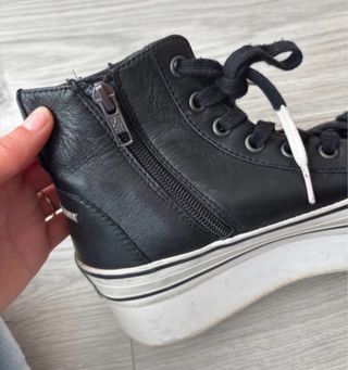 Zapatos plataforma negros y blancos