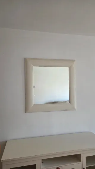 Espejo decorativo beige y blanco