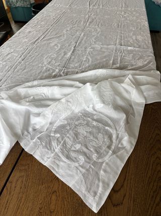 Toalha de Mesa Grande Bordada Algodão Voile