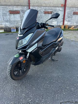 Moto 125 Wottan Maxi Scooter Negra año 2017
