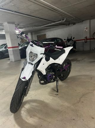 Rieju MRT Supermotard Blanca y Morada