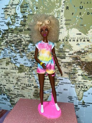 Barbie Fashionista Afroamericana Alta