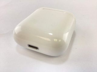 in-ear apple airpods 2 gen