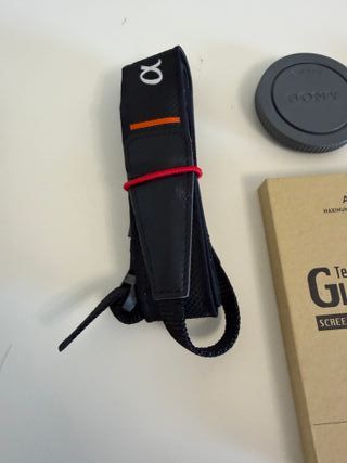 Accesorios Sony Alpha: Protector y Mando