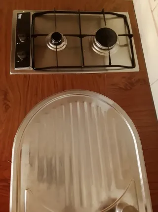 Cocina y fregadero con grifo