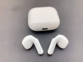 in-ear apple airpods 2 gen