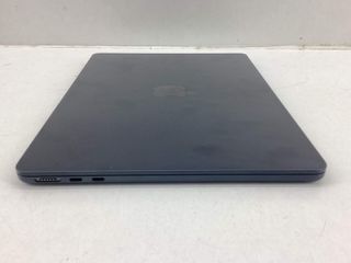 portatil apple apple macbook air m3 8-core 4.0 13 (8gpu) (2024) (a3113)