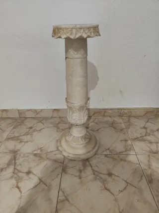 Columna pedestal de mármol