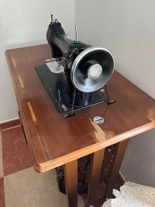Máquina de coser antigua Alfa