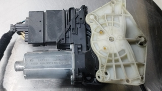 ELEVALUNAS TRASERO IZQUIERDO VOLKSWAGEN GOLF V (1