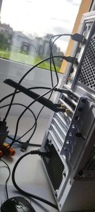 Intel Xeon 2690v4 + 32GB RAM + 1TB + Vega 56