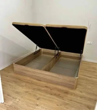 Armario blanco y marrón