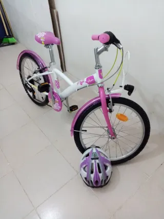 Bicicleta Btwin Niña 20 "Rosa y Blanca + Casco