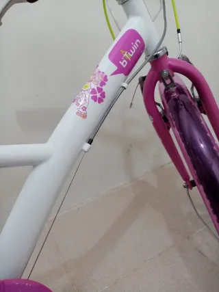 Bicicleta Btwin Niña 20 "Rosa y Blanca + Casco