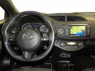 TOYOTA Yaris 1.5 Hybrid Advance