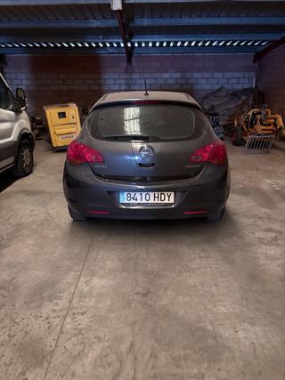 Opel Astra 2011