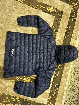 Chaqueta de plumas Rapha con capucha