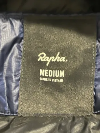 Chaqueta de plumas Rapha con capucha