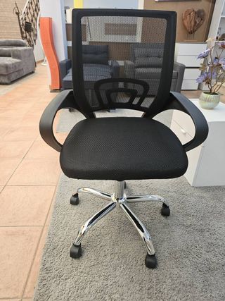 Silla de oficina ergonómica negra