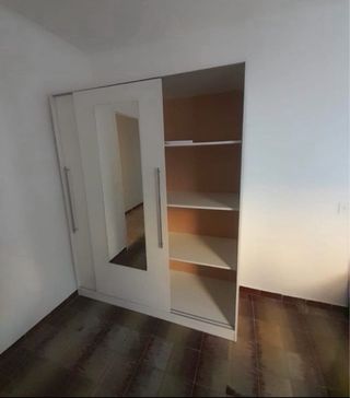 Armario modular blanco con espejo