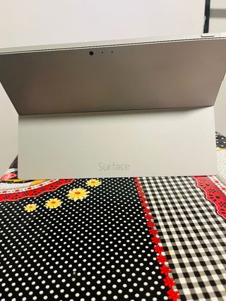 Microsoft Surface i7 256 SSD 8GB RAM Plata