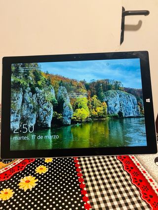 Microsoft Surface i7 256 SSD 8GB RAM Plata