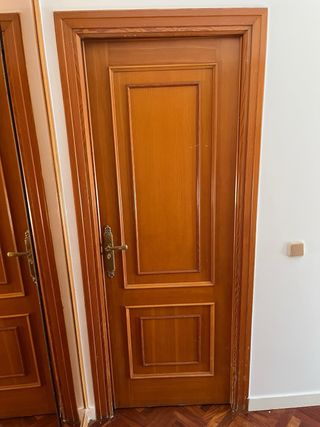 Puerta madera con cristal