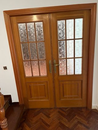 Puerta madera con cristal