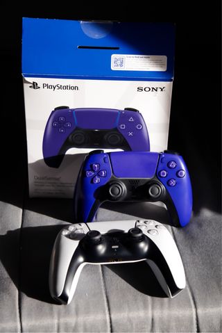 PlayStation 5 1TB + 2 mandos + 4 juegos NUEVA PS5