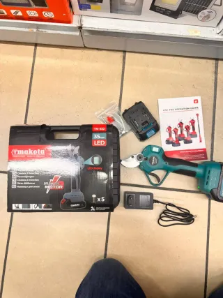 Forbici Elettriche Makota 26V