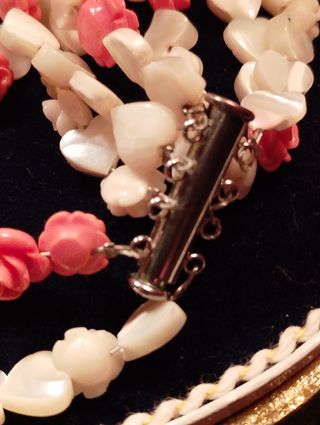 Collana madreperla con rose bianche e rosa vintage