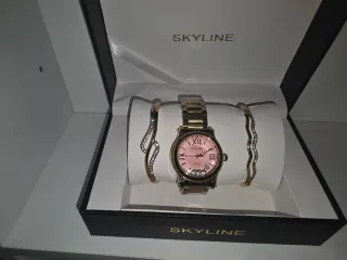 Conjunto Skyline: Reloj y Brazaletes Dorados