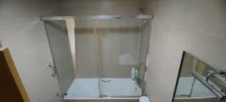 Mampara de bañera cristal y metal